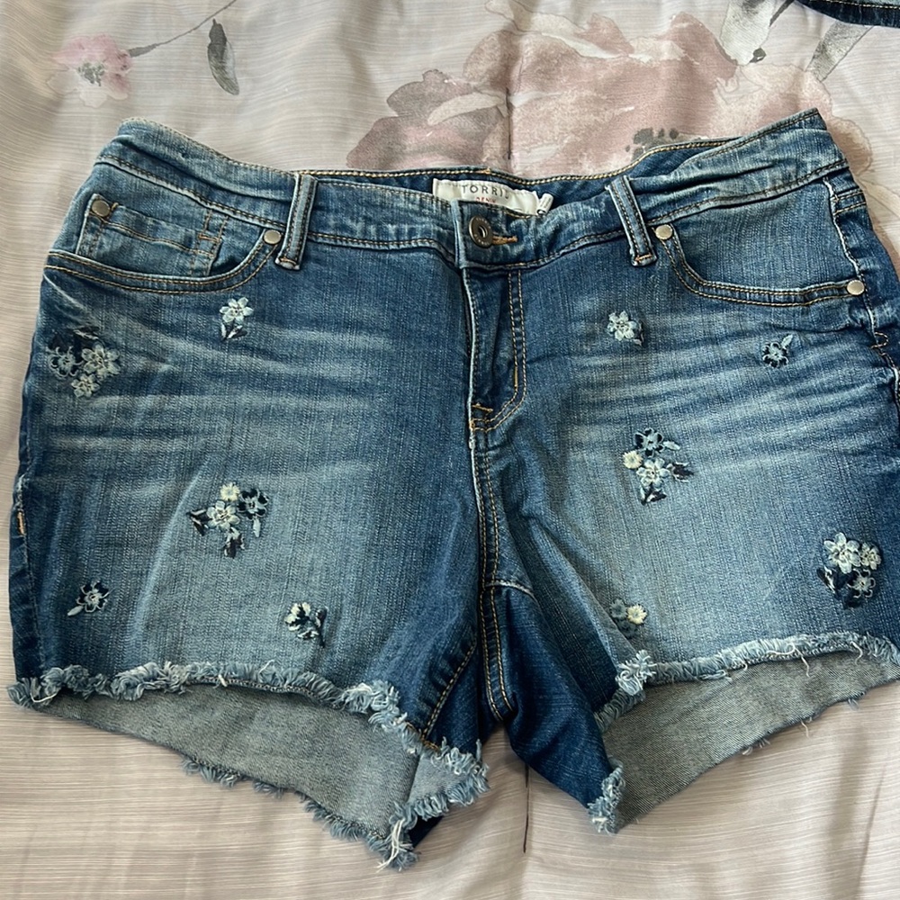 Size 12 torrid jean shorts floral embroidery
